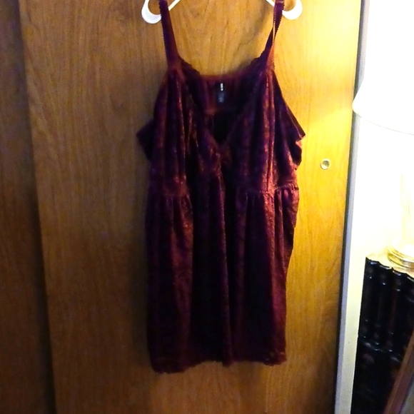 TORRID BABYDOLL PLUS SIZE 6, 93% NYLON, BURGUNDY PATTERN, LINED, VALENTINE'S DAY - Picture 2 of 4